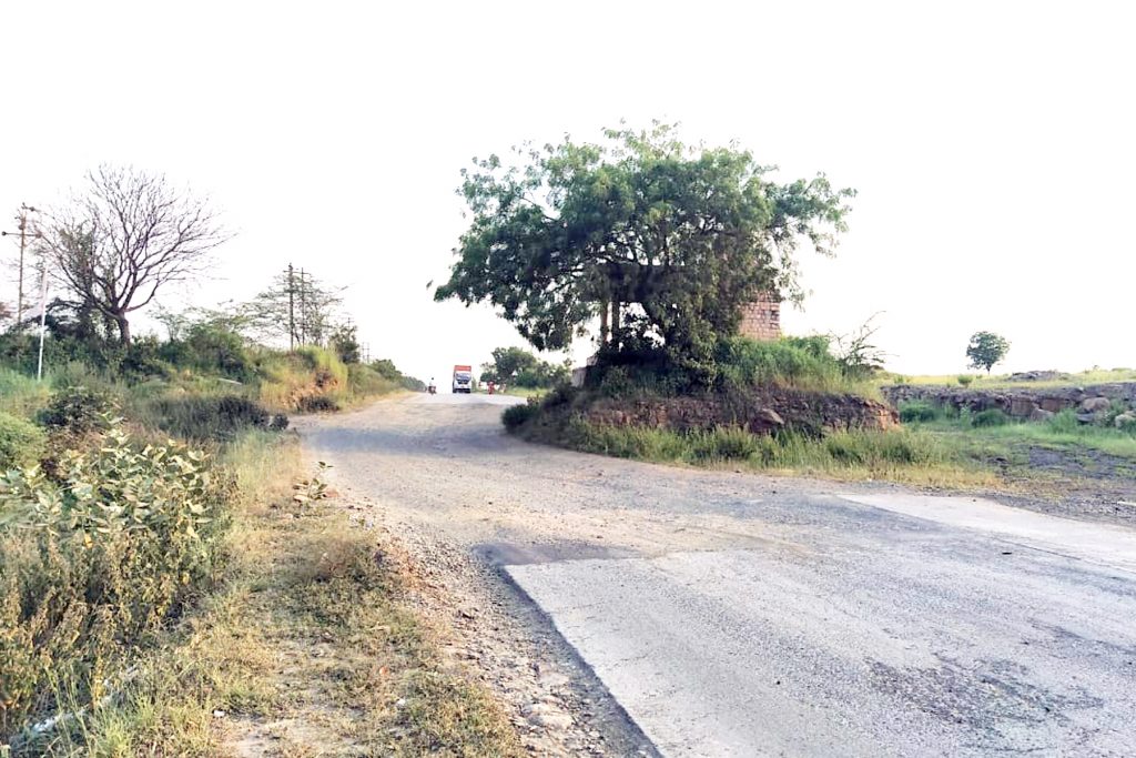 Akkalkot-maindrgi road